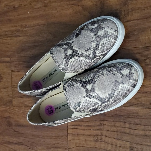 Steve Madden Beige and Gray Snakeskin Print Slip-On Sneakers, EUC, Size 8.5 - Picture 2 of 4